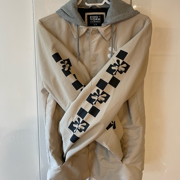Zoo York windbreaker with detachable hood. - Picture 5 of 9